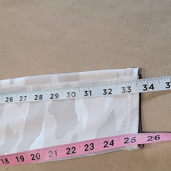 Athleta Size XS Cream/Ivory/Beige Camo Leggings, Zipper Pockets, EUC - Picture 12 of 16